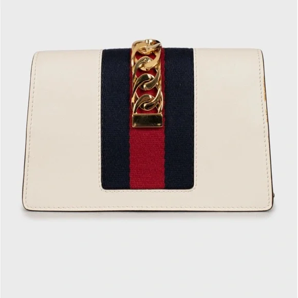 FLASH SALE!!!✨💎GORGEOUS💎✨ GUCCI Sylvie chain crossbody w/ COA, Dustbag & GWP.